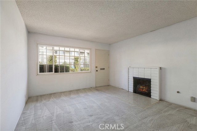 Detail Gallery Image 3 of 27 For 1201 N California St #4,  Orange,  CA 92867 - 2 Beds | 2 Baths