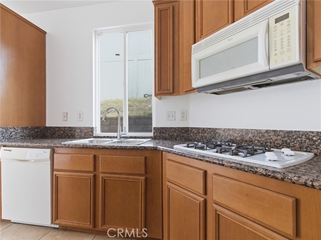 Detail Gallery Image 6 of 36 For 29436 Shannon Ct, Canyon Country,  CA 91387 - 4 Beds | 2/1 Baths