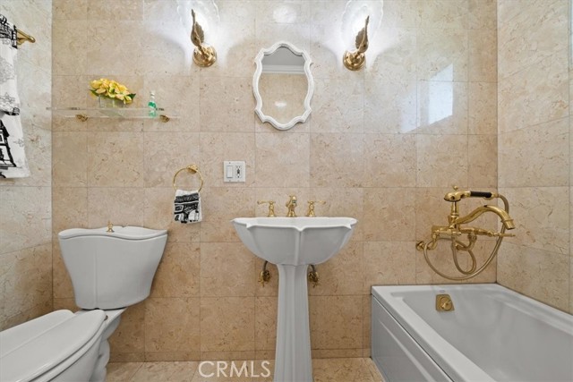 Detail Gallery Image 28 of 33 For 1228 N La Cienega Bld #203,  West Hollywood,  CA 90069 - 2 Beds | 2 Baths