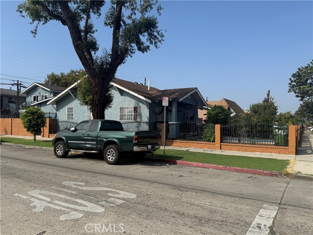 Detail Gallery Image 4 of 7 For 1300 W 71st, Los Angeles,  CA 90044 - – Beds | – Baths