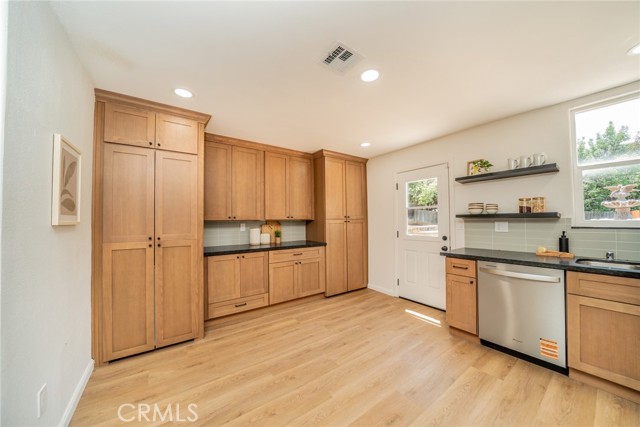 306 Felisa Court, Redlands CA: https://media.crmls.org/medias/66b9df02-b0dc-4083-b30b-0e501efdbbea.jpg