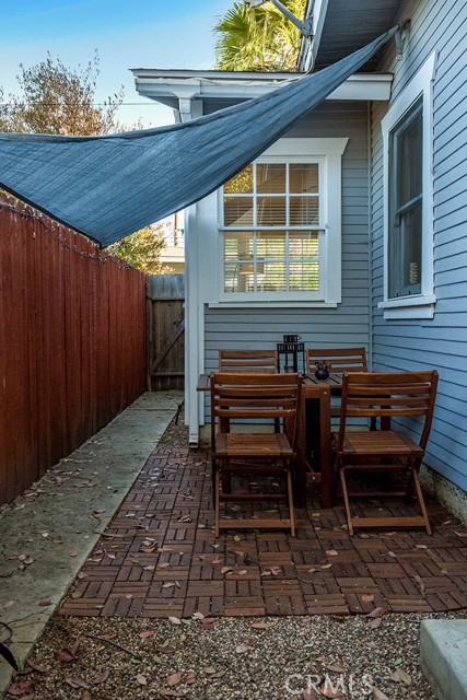 Detail Gallery Image 9 of 10 For 3225 E 4th, Long Beach,  CA 90814 - 2 Beds | 1 Baths