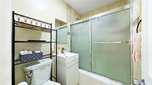 5633 Denny photo 29