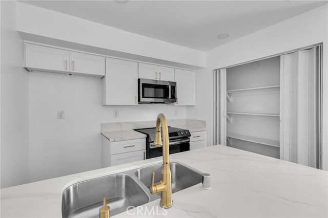 3531 Rainbow Lane, Highland CA: https://media.crmls.org/medias/66bc30e2-6887-42c3-8327-d9d42a3baaad.jpg