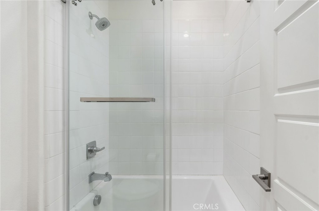 https://media.crmls.org/medias/66bc5d30-2e3b-4ef6-b1d6-89a4d1308ae7.jpg?preset=X-Large