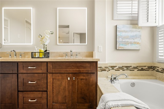 14 Celonova Place, Lake Forest CA: https://media.crmls.org/medias/66bc631b-927c-4688-bb2c-9c51b2579e70.jpg