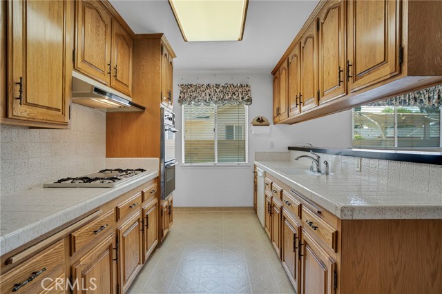 Detail Gallery Image 13 of 46 For 18944 Prairie St, Northridge,  CA 91324 - 4 Beds | 2 Baths