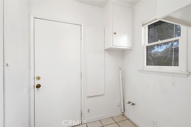 9933 Norwich Avenue, Mission Hills (San Fernando) CA: https://media.crmls.org/medias/66bd974d-856d-4f06-9f3e-afe9f4b05e0f.jpg