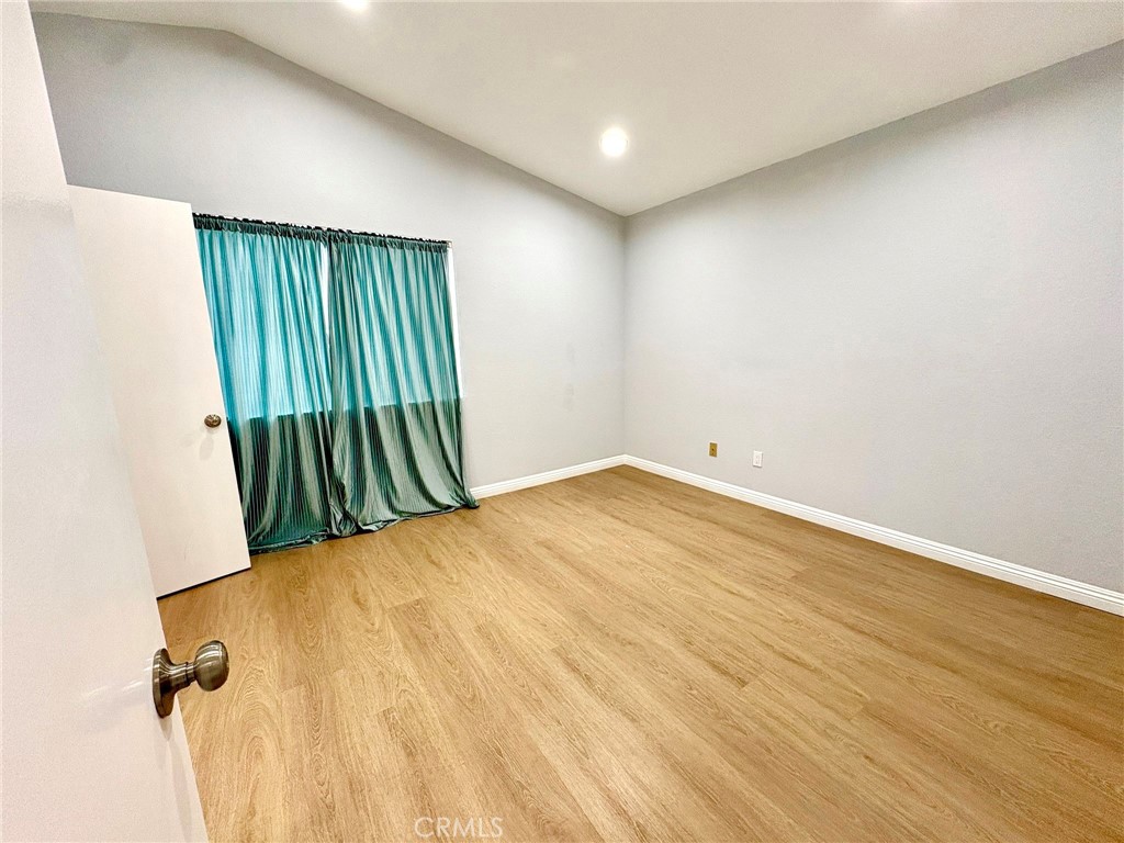 https://media.crmls.org/medias/66bdfb3c-1b83-49ac-801f-dcaf469fd8cb.jpg?preset=X-Large