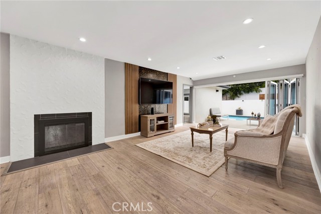 Image 4 of 18 For 4912 Alonzo Avenue