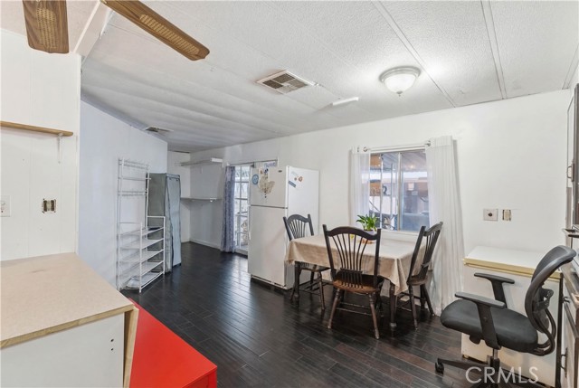 3753 East Ave. I, Lancaster CA: https://media.crmls.org/medias/66be3caf-5faf-482e-ba88-8ddb784fcde6.jpg