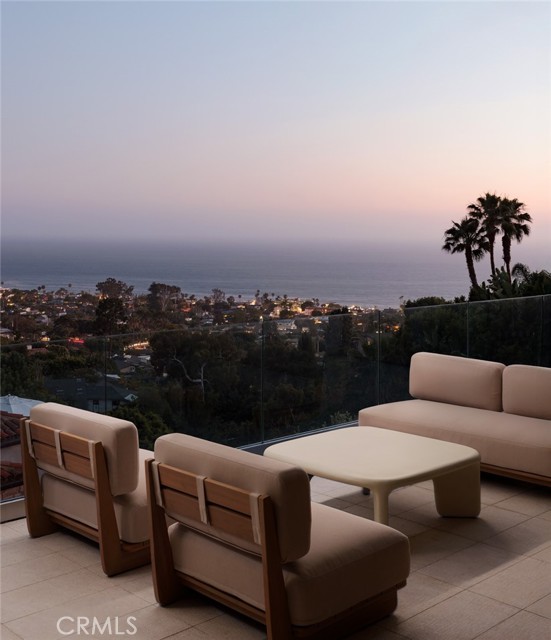 1105 Skyline Drive, Laguna Beach CA: https://media.crmls.org/medias/66beadd8-7932-43cf-8233-07c29bc76bb5.jpg