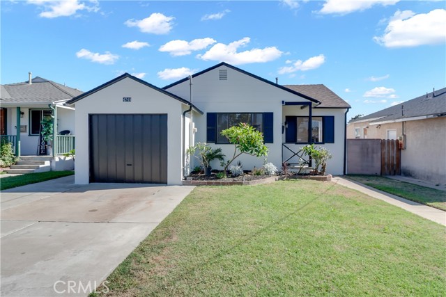 4748 W 140th Street, Hawthorne CA: https://media.crmls.org/medias/66befe68-b0b1-427b-ae36-611671f16b48.jpg
