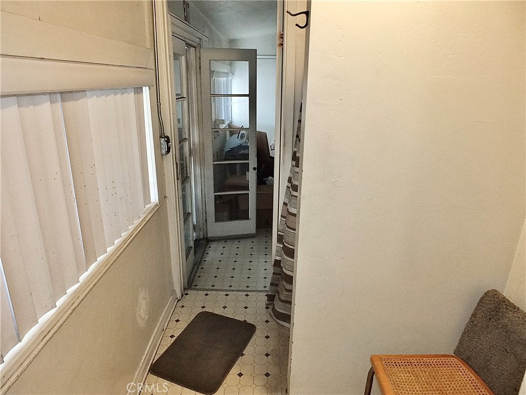 https://media.crmls.org/medias/66c056d2-c7b8-4b8f-995f-f670ff2b2b3e.jpg?preset=X-Large