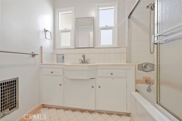 Detail Gallery Image 17 of 19 For 6959 Chisholm Ave, Van Nuys,  CA 91406 - 3 Beds | 2 Baths