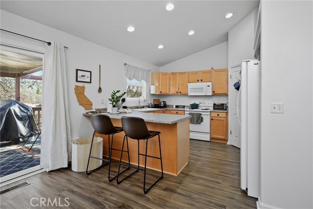 Detail Gallery Image 10 of 32 For 18286 North Shore Dr, Hidden Valley Lake,  CA 95467 - 3 Beds | 2 Baths