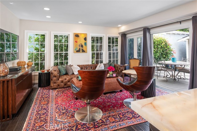 4323 Laurelgrove Avenue, Studio City CA: https://media.crmls.org/medias/66c1f7a5-2fb8-466c-a642-c17c013150b3.jpg