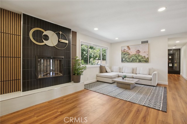 Detail Gallery Image 3 of 60 For 1533 W San Lorenzo Ave, Santa Ana,  CA 92704 - 5 Beds | 3 Baths