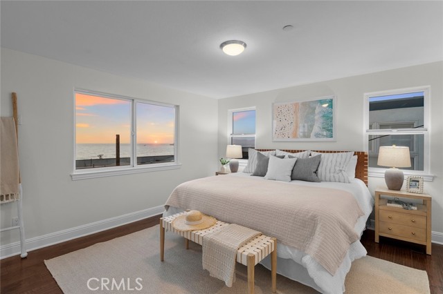 213 Seaview Street, Manhattan Beach CA: https://media.crmls.org/medias/66c37b14-1c76-4f29-a6f8-49cf7af202b0.jpg