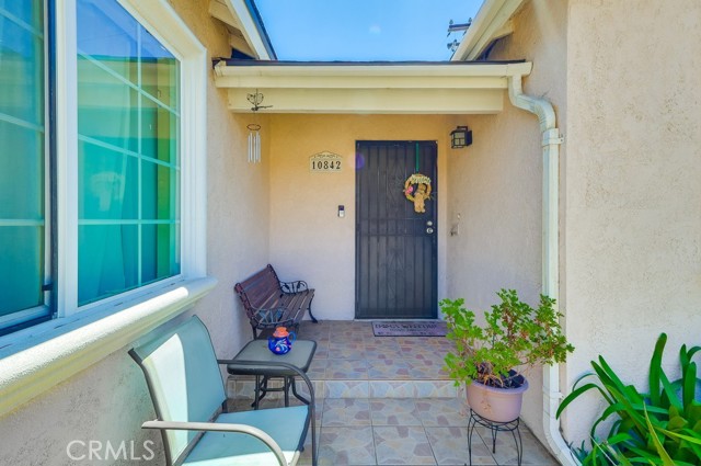 Detail Gallery Image 3 of 64 For 10842 Leffingwell Rd, Norwalk,  CA 90650 - 3 Beds | 3 Baths