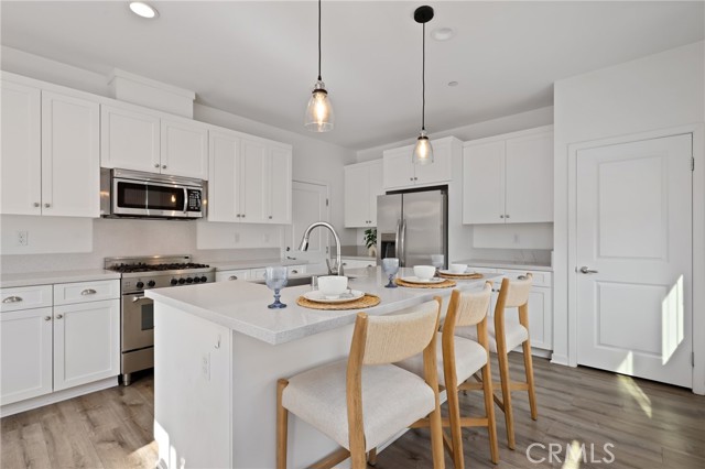 403 Aura Drive, Costa Mesa CA: https://media.crmls.org/medias/66c4b3b9-2300-4783-ba84-4dc401cb8034.jpg