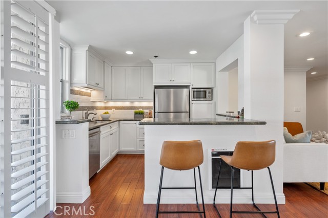 Detail Gallery Image 22 of 66 For 555 Esplanade #320,  Redondo Beach,  CA 90277 - 2 Beds | 2 Baths