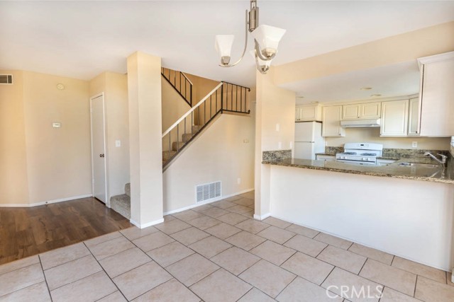 Detail Gallery Image 10 of 29 For 1217 Iris Ct, Lompoc,  CA 93436 - 3 Beds | 2/1 Baths