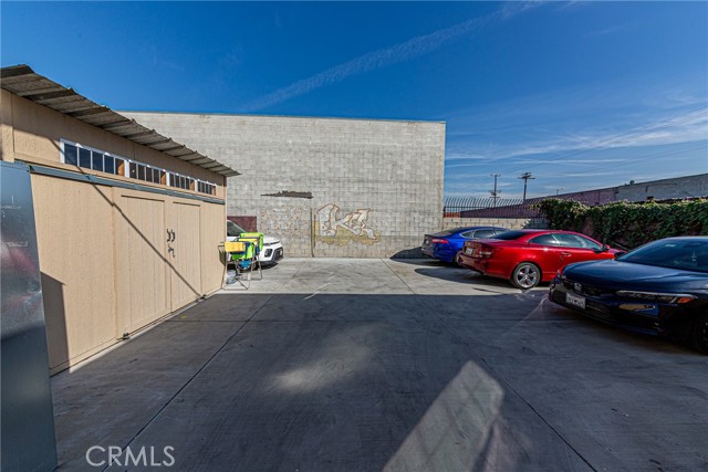 231 W 28th, Los Angeles CA: https://media.crmls.org/medias/66c59981-48f2-4945-980c-c63026695b68.jpg