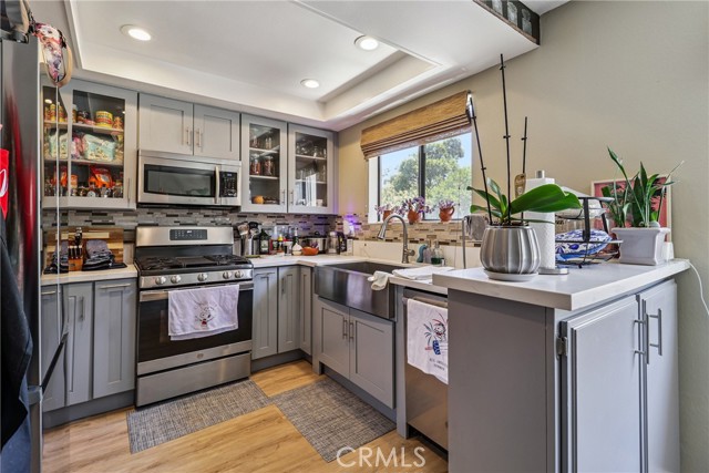 1832 Oak Tree Drive, Los Angeles CA: https://media.crmls.org/medias/66c5c2a5-0601-477f-86e7-5780612316f9.jpg