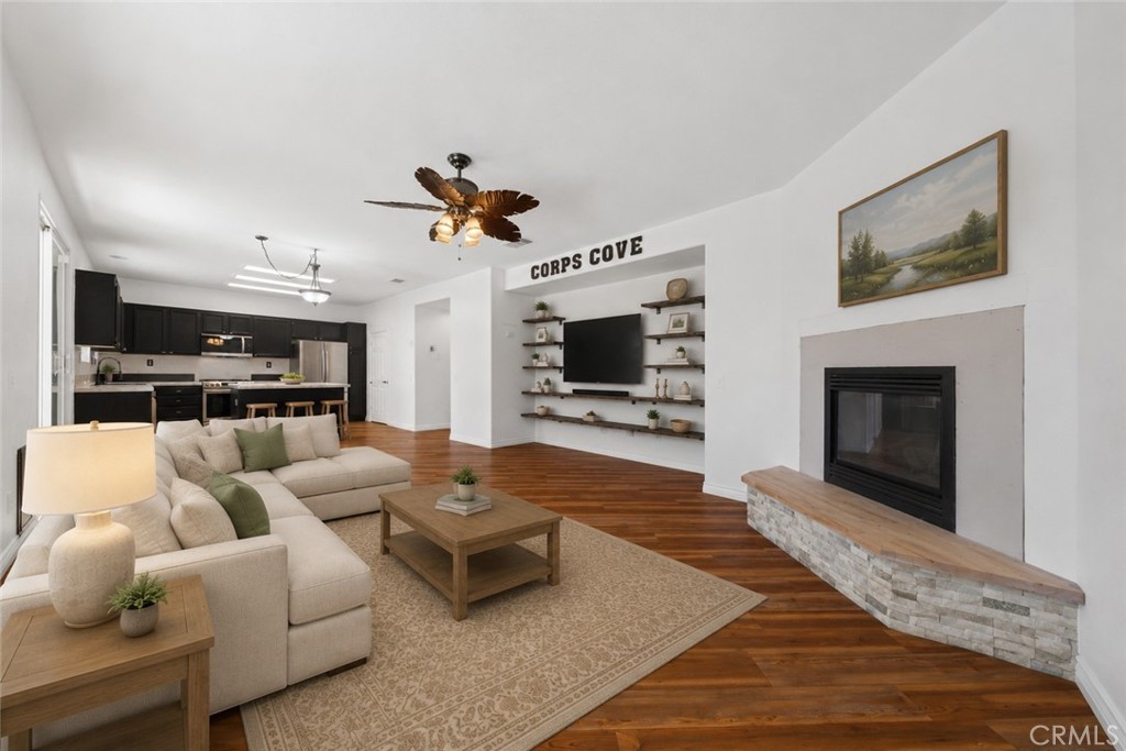 https://media.crmls.org/medias/66c5f799-d703-4aed-8606-399932537ee0.jpg?preset=X-Large