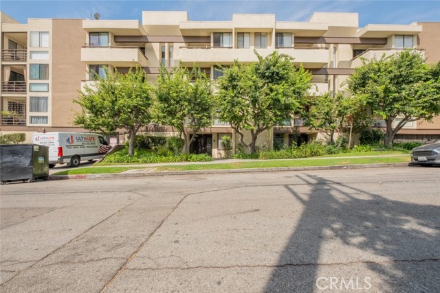 Detail Gallery Image 1 of 40 For 1305 N Columbus Ave #112,  Glendale,  CA 91202 - 2 Beds | 2 Baths