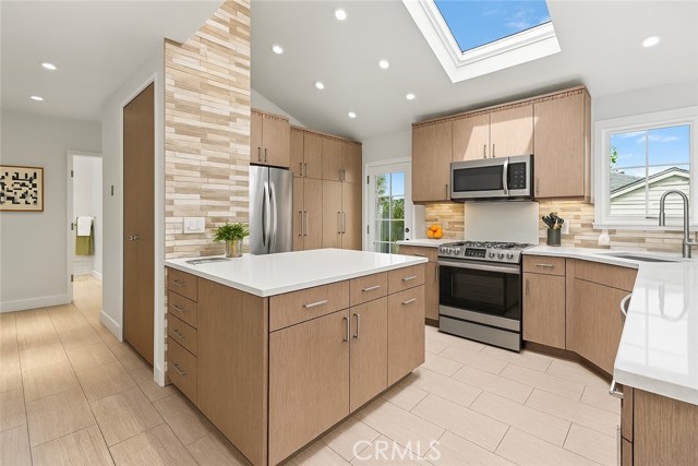 Detail Gallery Image 10 of 35 For 8963 Cynthia, West Hollywood,  CA 90069 - 2 Beds | 2 Baths