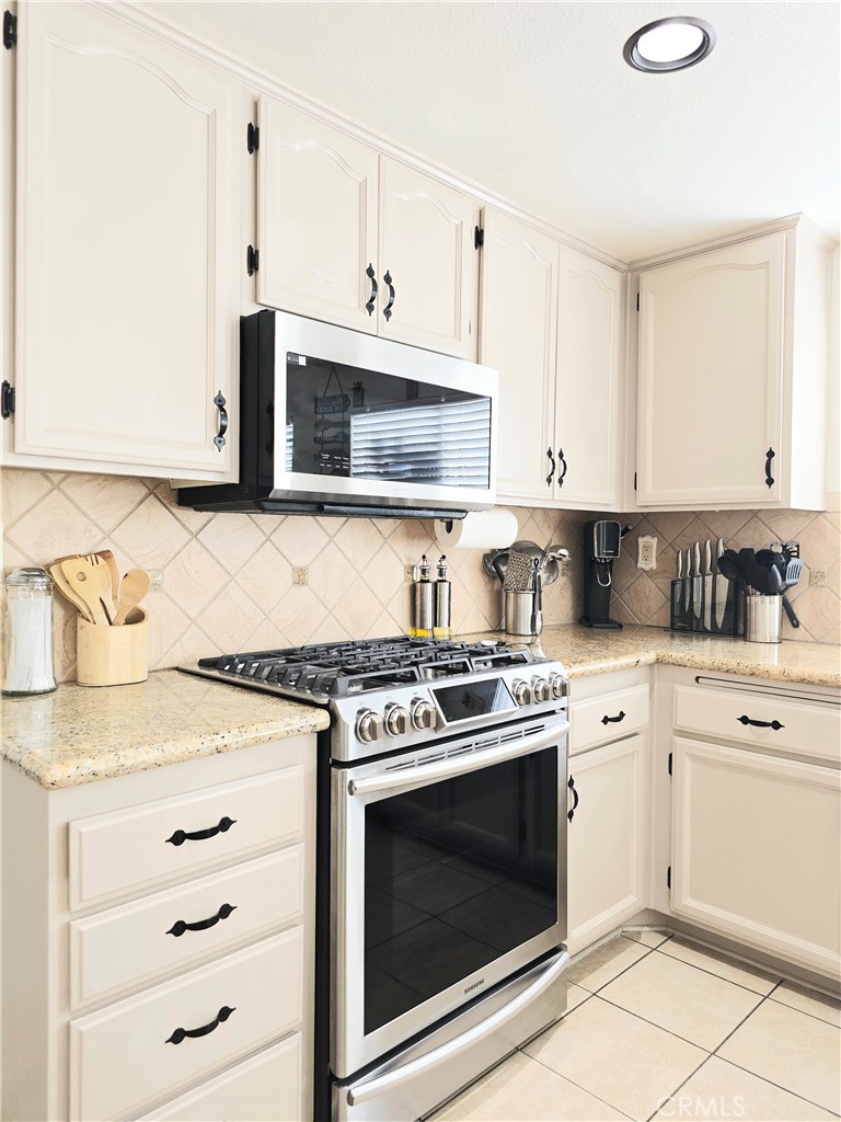 https://media.crmls.org/medias/66c903ea-6cf8-4ffc-a490-0f9994b7e0d8.jpg?preset=X-Large