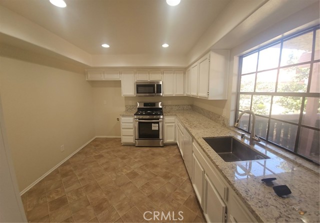 Detail Gallery Image 5 of 30 For 2681 W Cameron Ct #213,  Anaheim,  CA 92801 - 3 Beds | 2 Baths