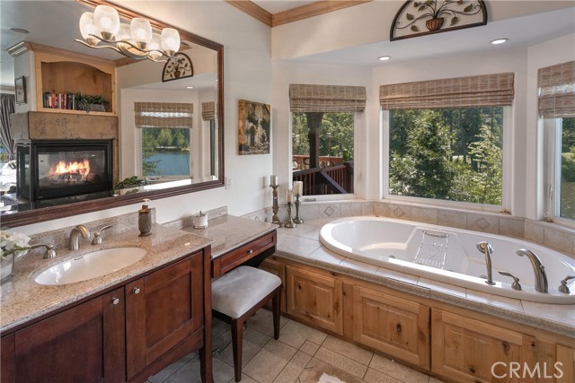 781 Brentwood Drive, Lake Arrowhead CA: https://media.crmls.org/medias/66c964d7-079c-4dca-9a4f-8ddf39b5e342.jpg