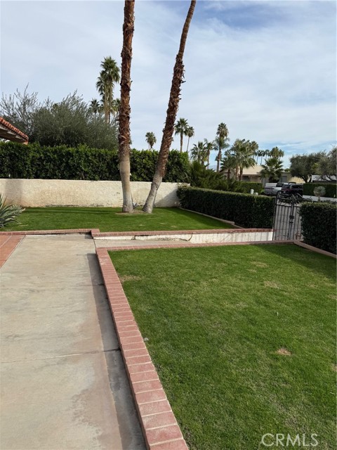 Detail Gallery Image 5 of 9 For 49895 Avenida Montero, La Quinta,  CA 92253 - 2 Beds | 2/1 Baths