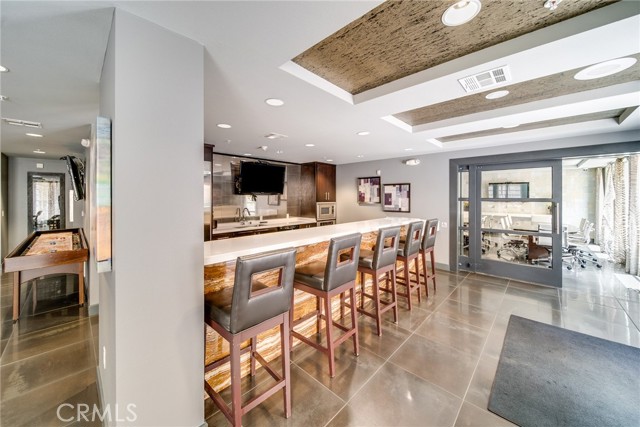 21301 Erwin Street, Woodland Hills CA: https://media.crmls.org/medias/66c9c4e9-94da-4b73-8c6c-d3e42ffb4469.jpg