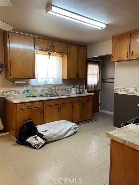 13499 Amigo Avenue, Parlier CA: https://media.crmls.org/medias/66ca661d-bd73-49a8-a031-4dd8ee59dc17.jpg