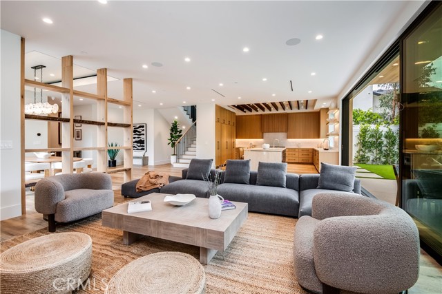 Detail Gallery Image 1 of 54 For 5929 Melvin Ave, Tarzana,  CA 91356 - 5 Beds | 6 Baths