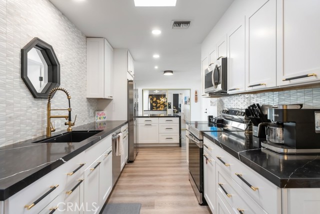 Detail Gallery Image 5 of 60 For 1980 E Rochelle Rd, Palm Springs,  CA 92262 - 5 Beds | 3 Baths