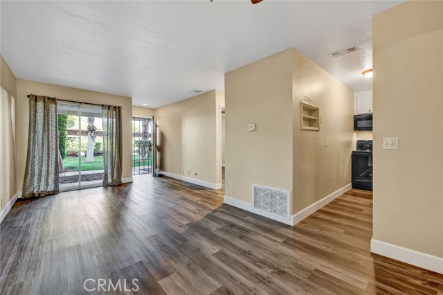 Image 9 for 420 Villa CT #105