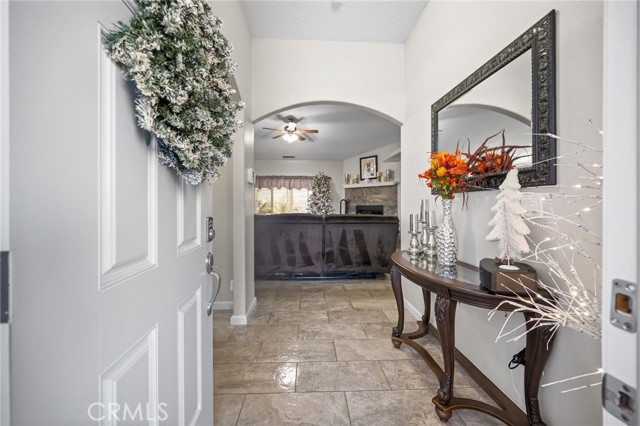 Detail Gallery Image 4 of 17 For 7590 Arrowhead Lake Rd, Hesperia,  CA 92345 - 4 Beds | 2 Baths