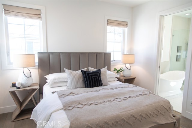 Detail Gallery Image 8 of 13 For 424 1/2 Marguerite Ave, Corona Del Mar,  CA 92625 - 2 Beds | 2/1 Baths