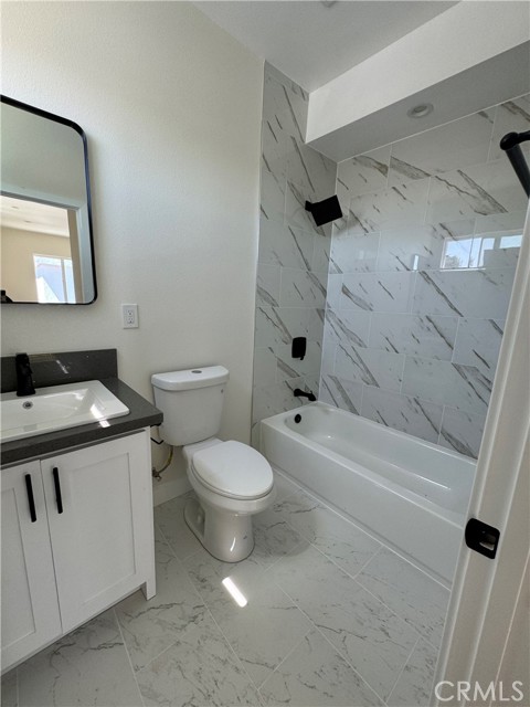 Detail Gallery Image 8 of 9 For 5881 Towne Ave #1/2,  Los Angeles,  CA 90003 - 4 Beds | 2 Baths