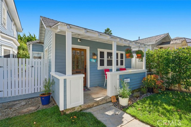 Detail Gallery Image 2 of 35 For 222 S Broadway, Redondo Beach,  CA 90277 - 2 Beds | 1 Baths