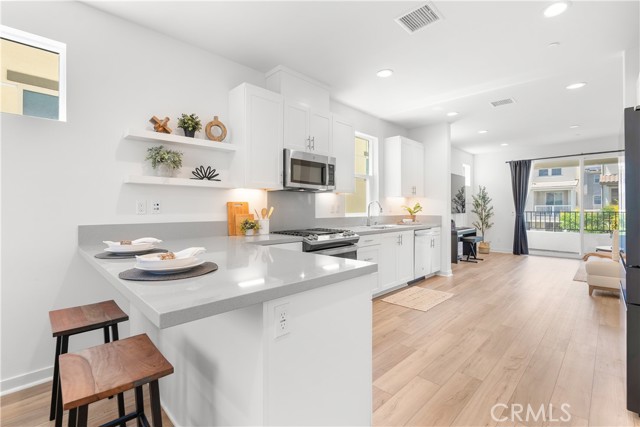 241 Goldfinch, Rancho Mission Viejo CA: https://media.crmls.org/medias/66ce7560-48f1-441d-a4c9-8466cb20fb74.jpg
