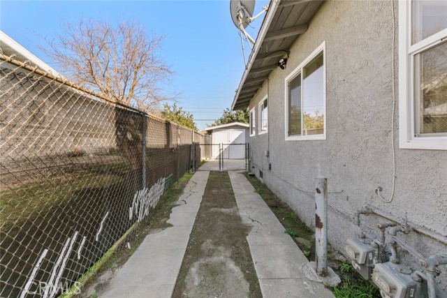 7018 Miles Avenue, Huntington Park, California 90255, ,Multi-Family,For Sale,Miles,SR25042066