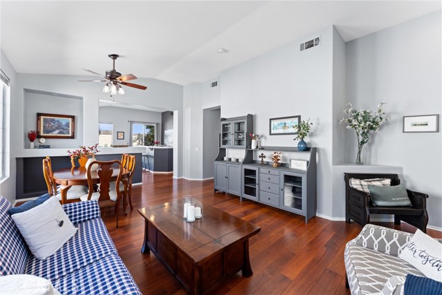 Detail Gallery Image 3 of 43 For 13700 Basswood Dr, Corona,  CA 92883 - 3 Beds | 2 Baths