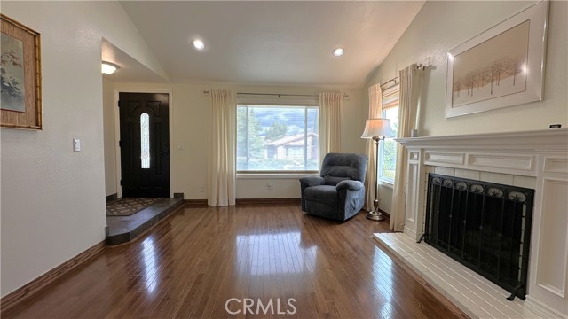 Detail Gallery Image 6 of 31 For 12111 Eddleston Dr, Porter Ranch,  CA 91326 - 4 Beds | 2 Baths