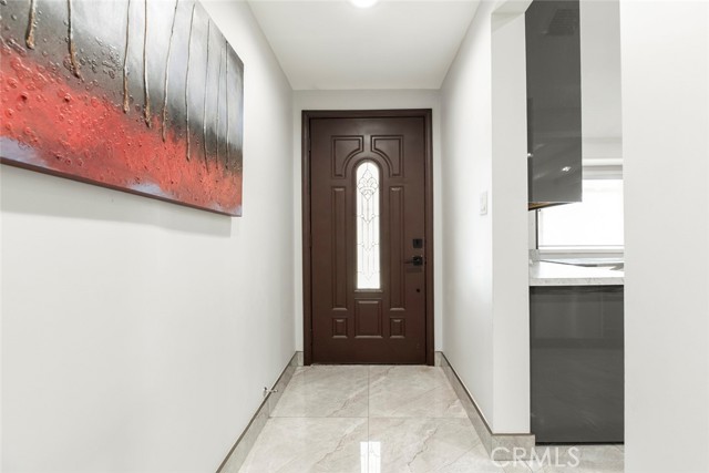10019 Norwich Avenue, Mission Hills (San Fernando) CA: https://media.crmls.org/medias/66d05cb6-5df0-457a-895a-3e5f8fc77bb0.jpg